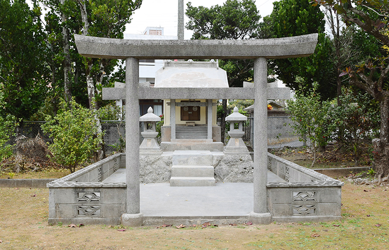 お宮は神体である「クルトゥ石」を祀る。中城村指定文化財として2021年に登録された