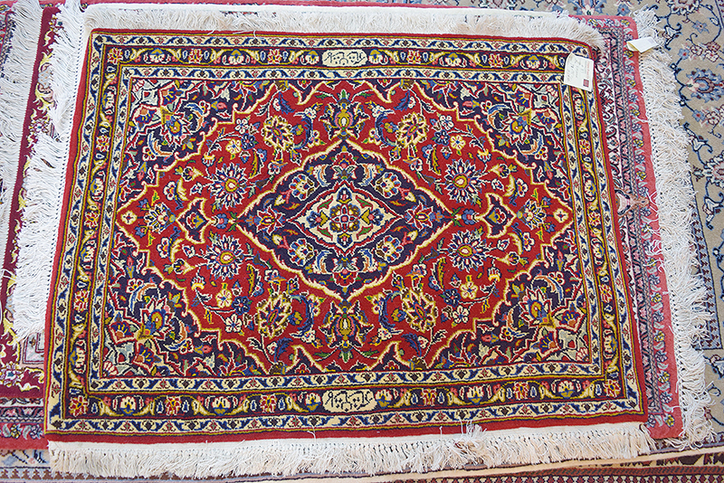 伝統的な図柄が美しい「カシャーン」の絨毯