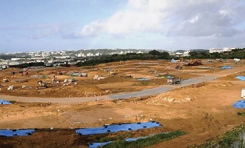 同地区の返還後の造成途中の写真。敷地は大きく造成され琉大病院や住宅地ができる。公園面積は約１０ｈａの予定。